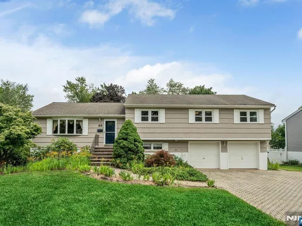 48 Andover Dr, Wayne, NJ 07470