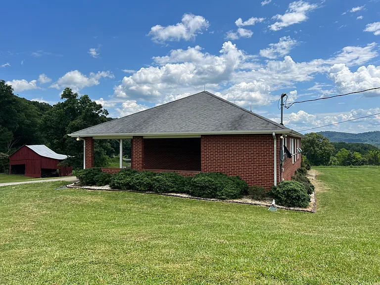 1723 Quarry Rd — Photo 3