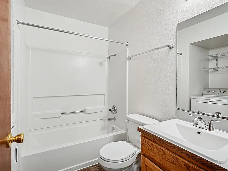 5260-5262 Springcrest Dr S — Photo 38