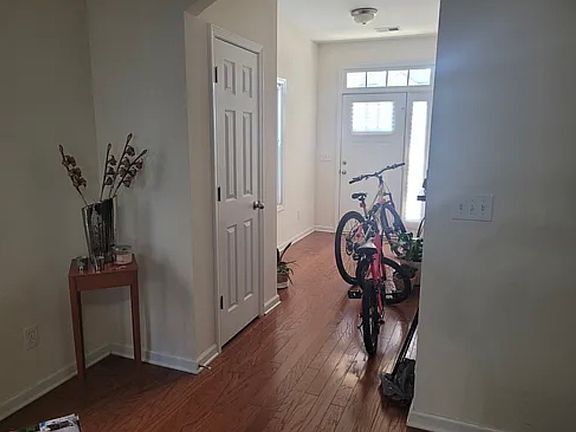 5th image of 268 Ashmore Ln