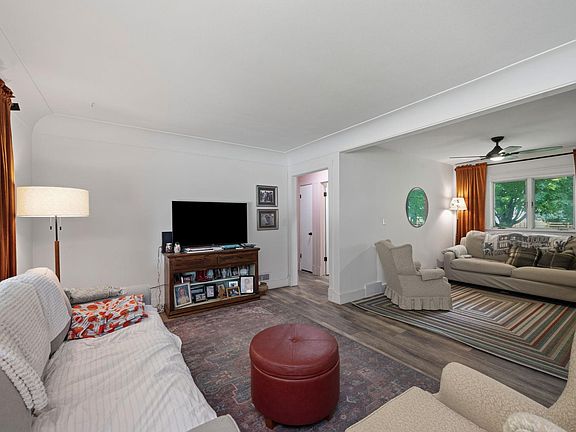 3rd image of 211 Kelser St