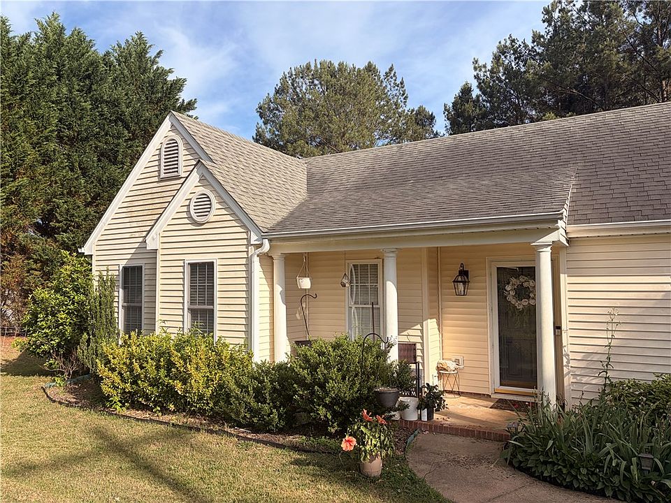 1st image of 988 Levi Ln