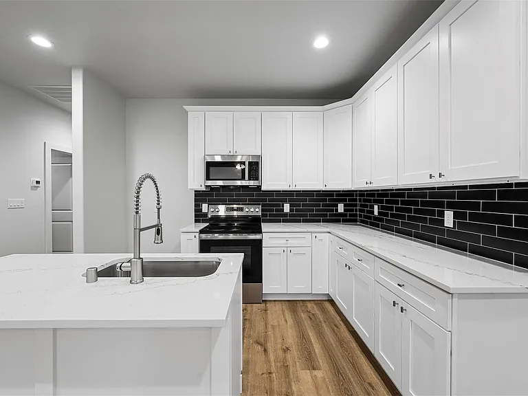 918 W Ford St — Photo 15
