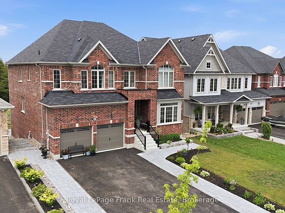 2nd image of 60 Hennessey Cres
