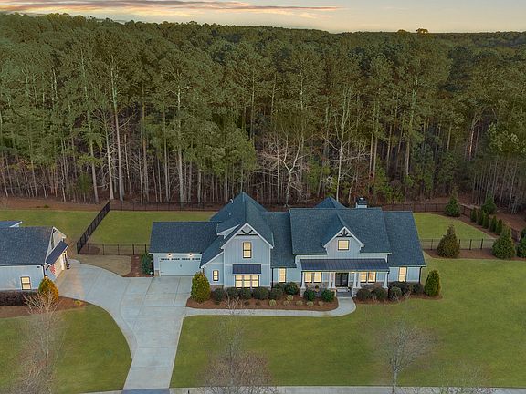 2nd image of 404 Fox Valley Dr