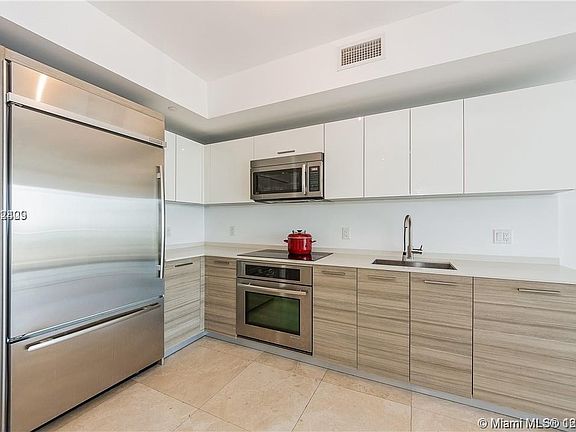 4th image of 1300 Brickell Bay Dr #30