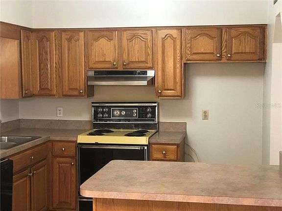 3rd image of 8211 Cathy Ann St