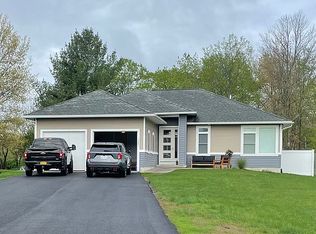 7485 Thompson Rd, North Syracuse, NY 13212