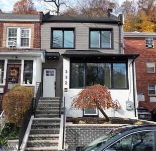 332 Undercliff Ave, Edgewater, NJ, 07020