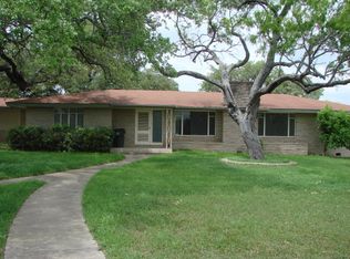 1456 E Kingsbury St, Seguin, TX 78155