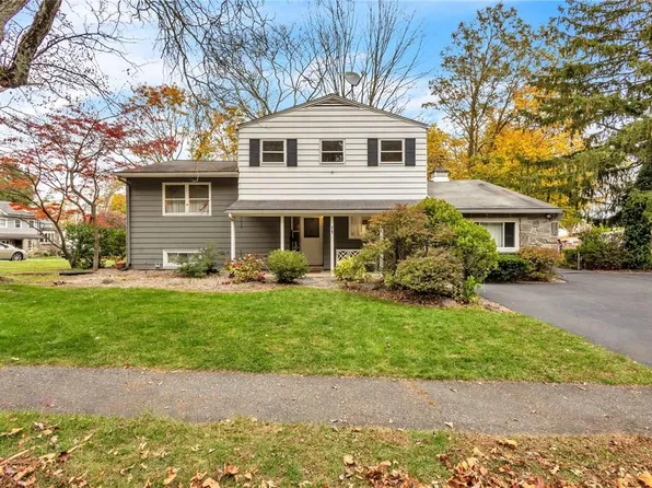 71 Parkway Drive S, Orangeburg, NY 10962