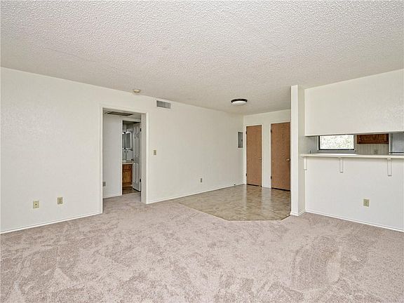 2nd image of 502 Willow St