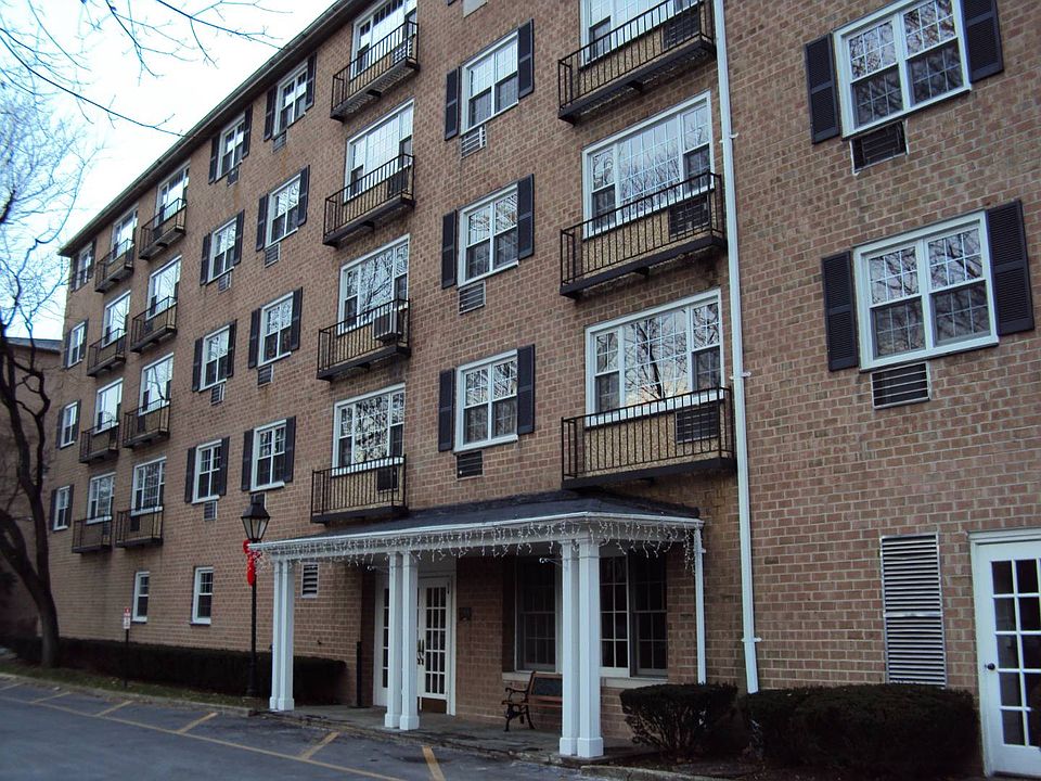 1st image of 4 Consulate Dr Floor 2J-2