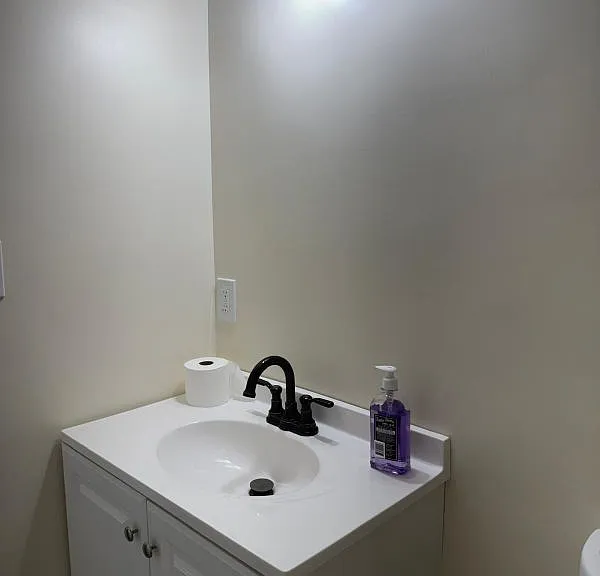 218 Bayview Dr — Photo 1