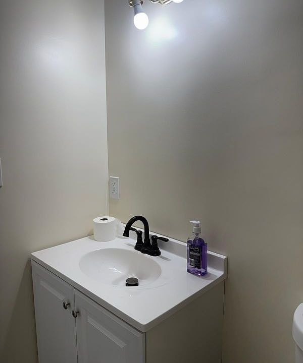 1st image of 218 Bayview Dr