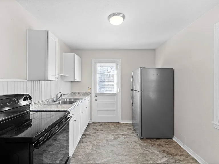 42 Maple St — Photo 8