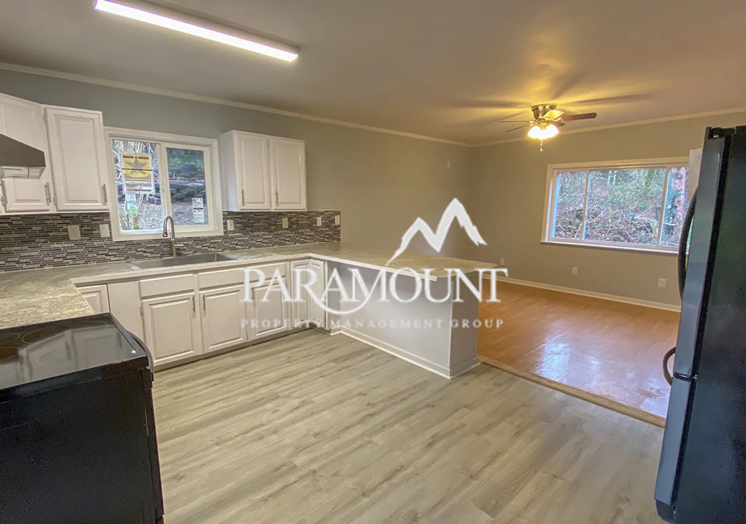 Stunning & Spacious 3 Bedroom! Available 12/24/2026! — Photo 2