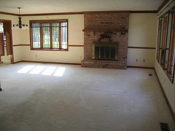 2nd image of 1263 Holiday Ln E #25