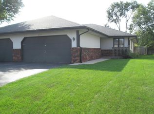 6055 Boxwood Dr, Rockford, IL 61114