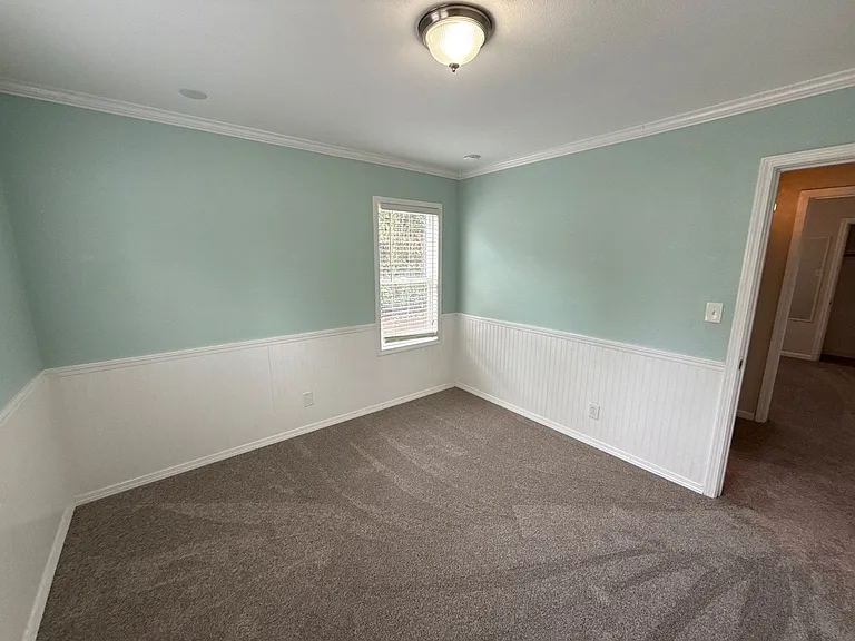 4627 Thorman Ave NE — Photo 10