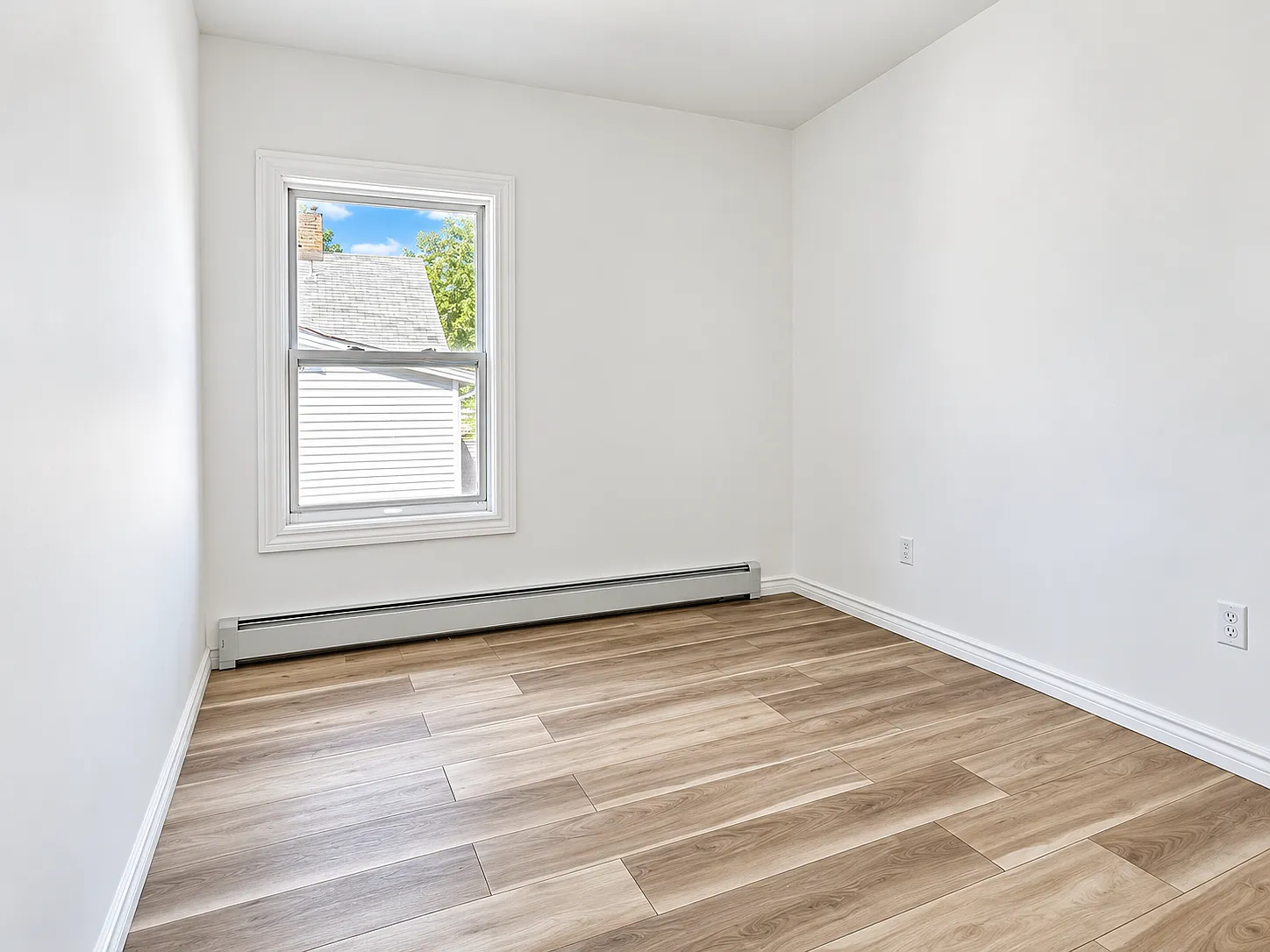 3 bed, 1024 sqft, $1,300 — Photo 3