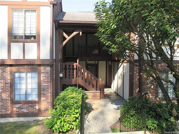 2nd image of 27 Foxwood Cir