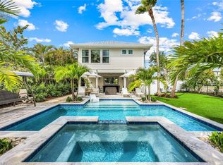 1437 Sandpiper St, Naples, FL 34102
