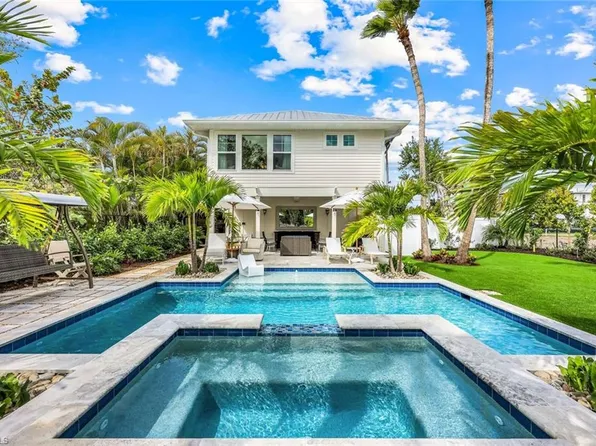 1437 Sandpiper St, Naples, FL 34102