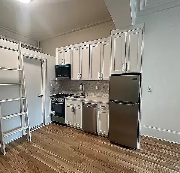 313 W 54th St #1FE — Photo 2