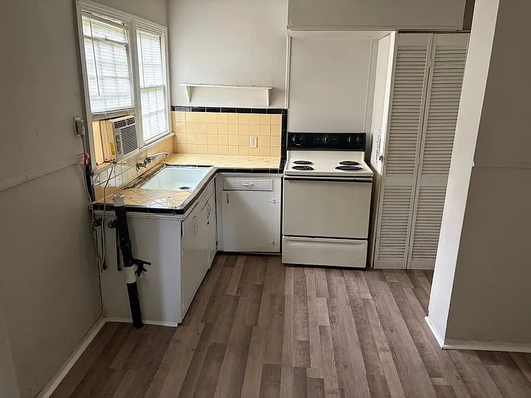 706 Carrollton St — Photo 5