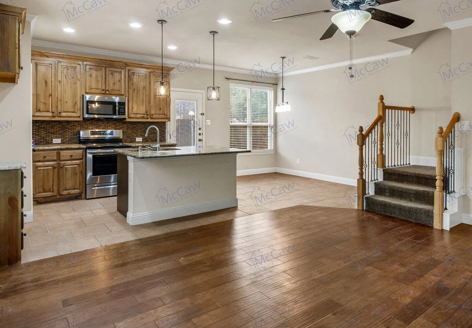 2 bed, 2.5 bath, 1858 sqft, $2,300 — Photo 3