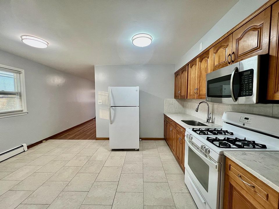 Eat-in Kitchen
Fridge & Over-the-Range Microwave Provided
