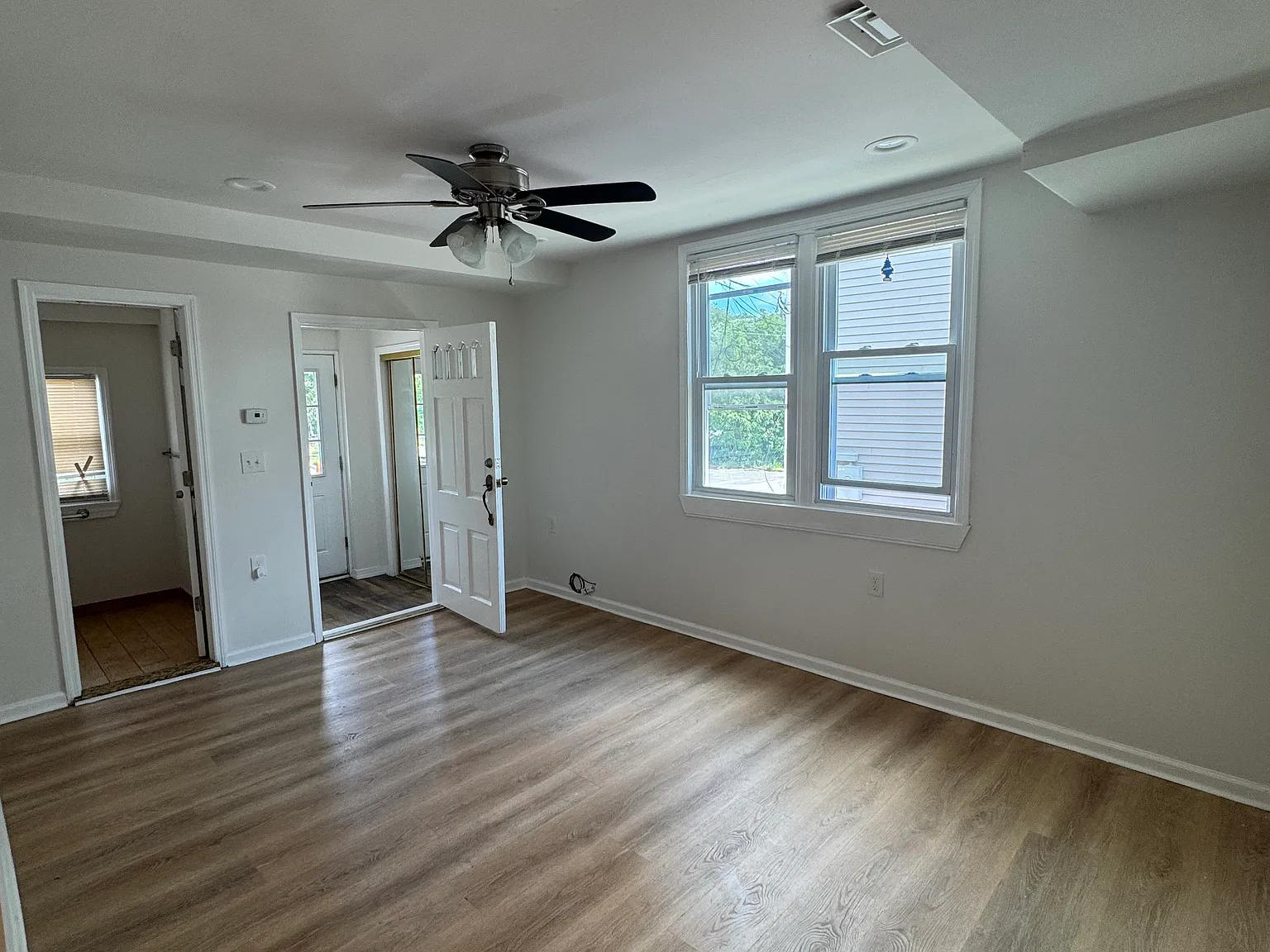 3 bed, 1.5 bath, $2,950 — Photo 2