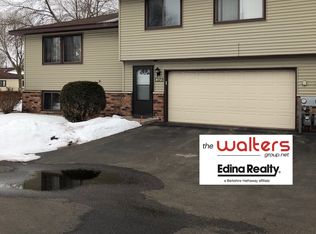 8715 N Maplebrook Cir, Brooklyn Park, MN 55445