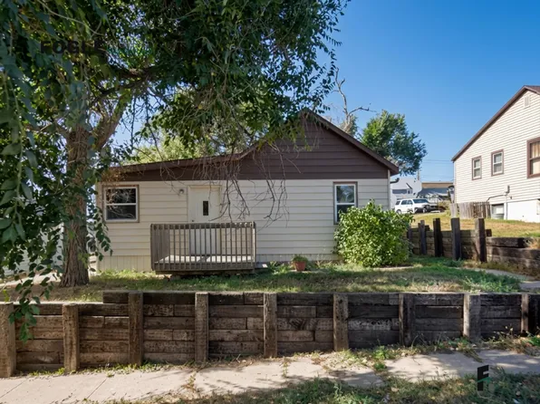 129 2nd St SW, Watford City, ND 58854