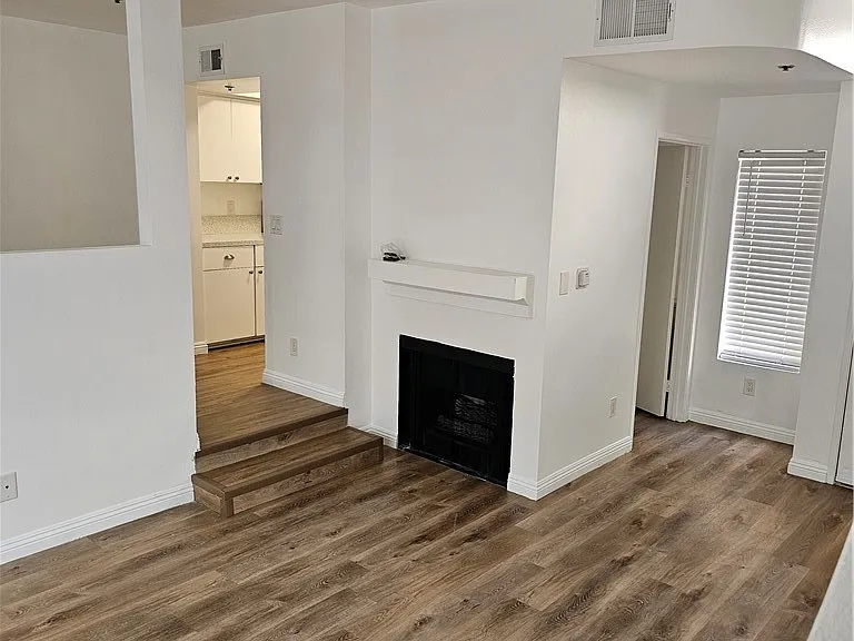 7900 Woodman Ave #105 — Photo 3