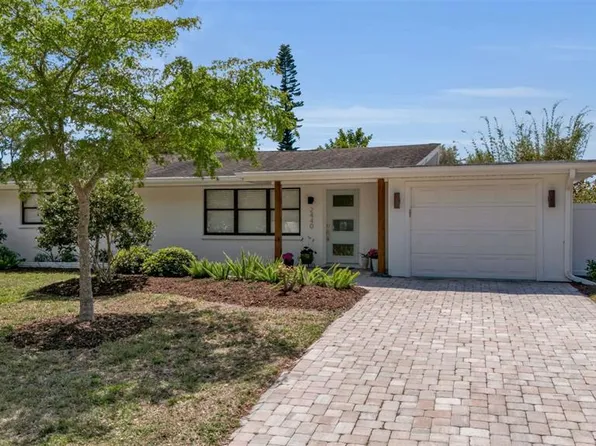 2440 Valencia Dr, Sarasota, FL 34239