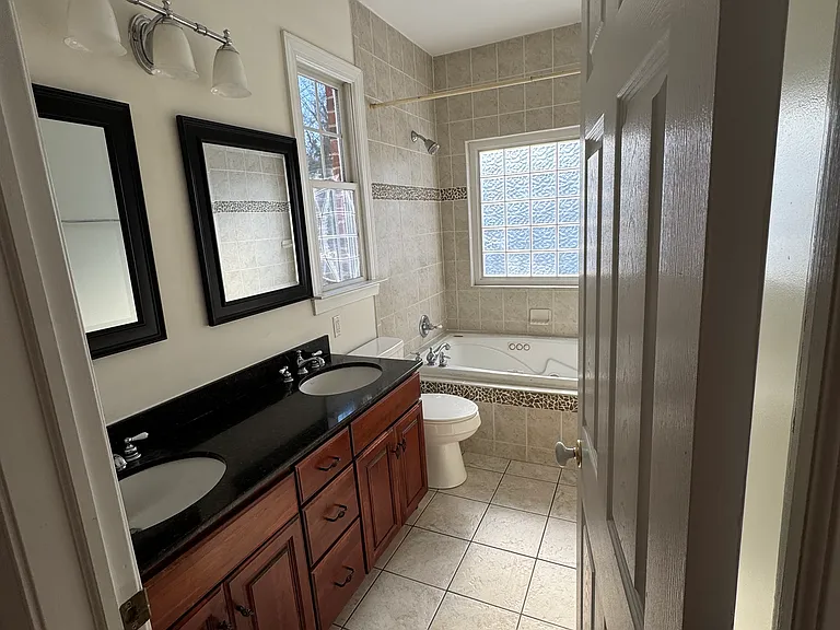 11238 Lake Shore Ct — Photo 38