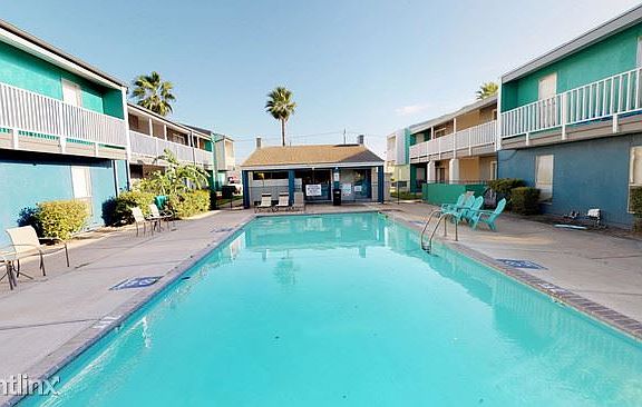 bay-bluff-apartments-corpus-christi-tx-pool