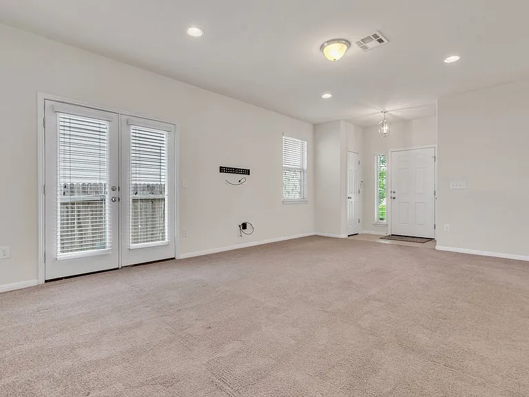 535 Twisted Oaks Ln — Photo 13