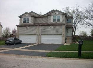 1104 E Treeline Dr, Lockport, IL 60441