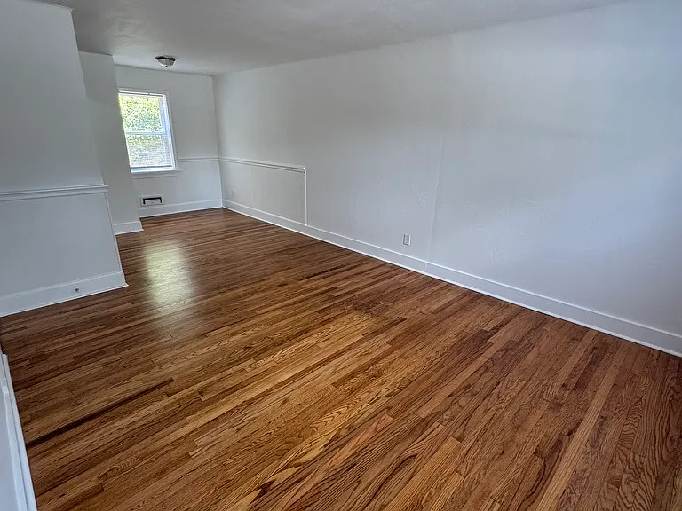 2909 Wade Ave — Photo 7