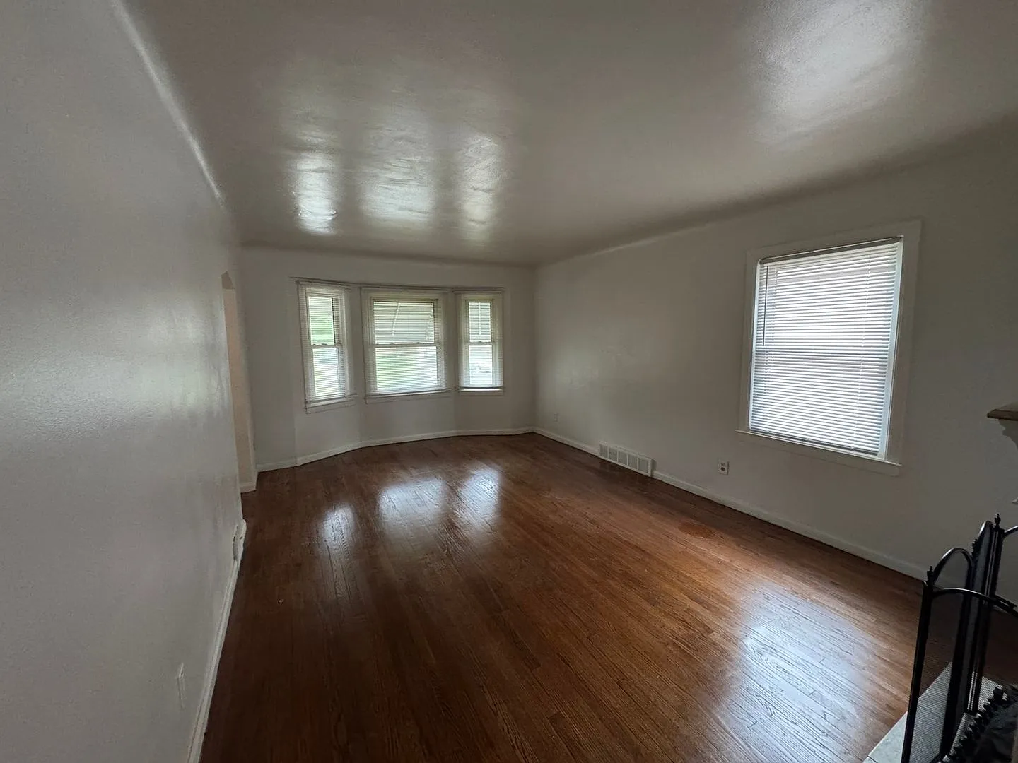Charming 3BR House in Detroit — Photo 2