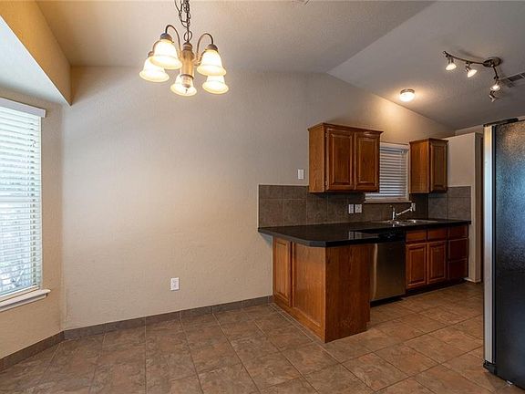 4th image of 408 Baron Dr