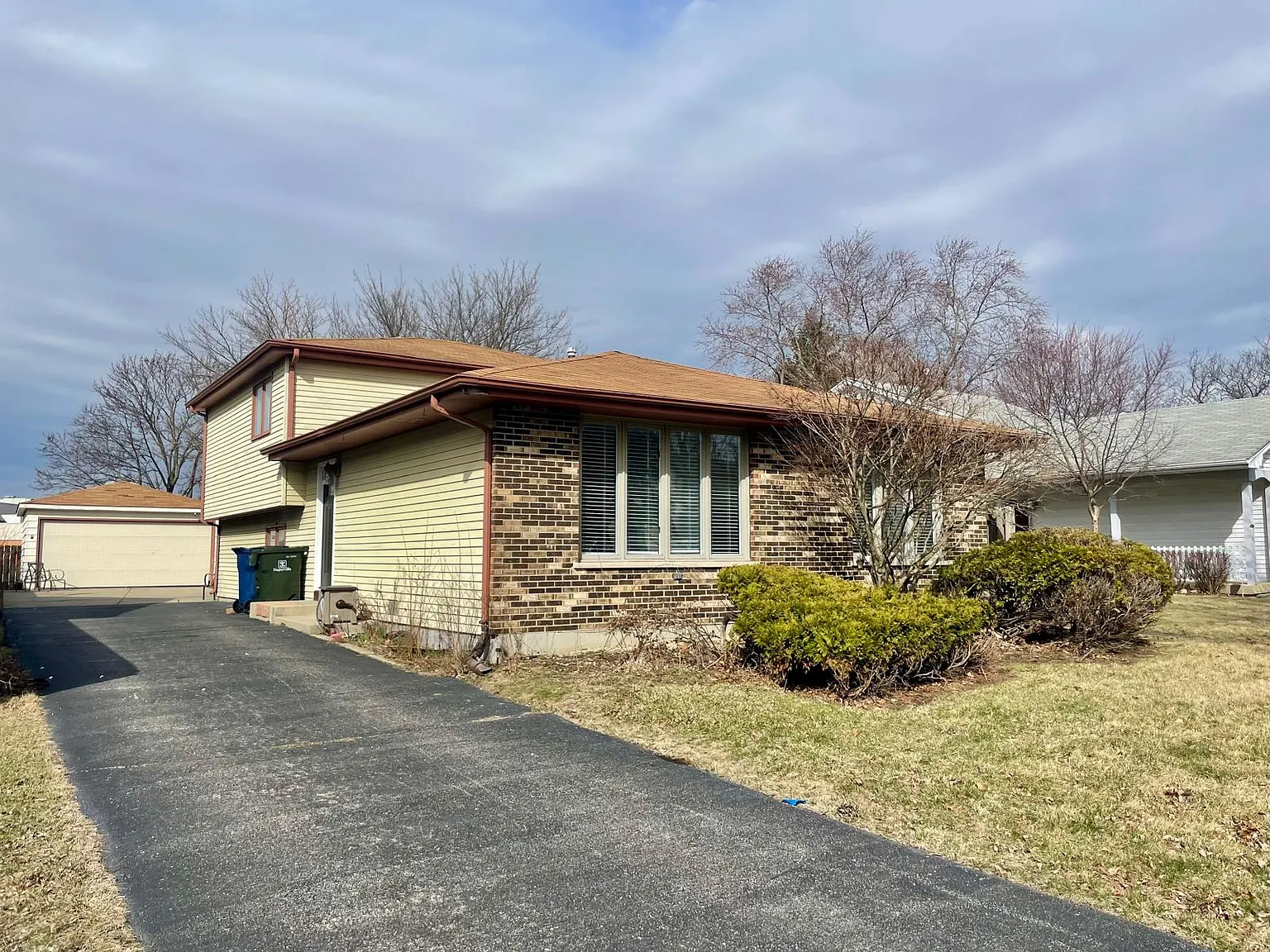 3 bed, 1995 sqft, $3,000 — Photo 1