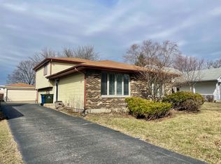 355 Pearson Cir, Naperville, IL 60563