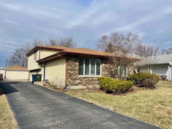 355 Pearson Cir, Naperville, IL 60563