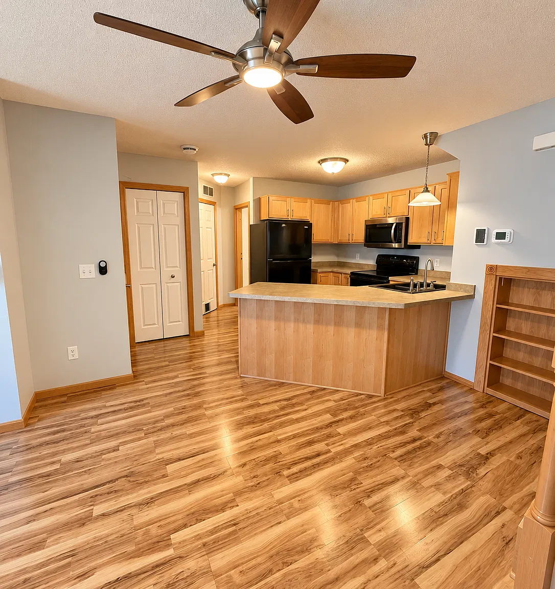 3 bed, 2.5 bath, 1420 sqft, $2,100 — Photo 3