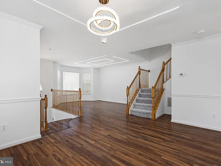 18506 Carriage Walk Cir — Photo 8