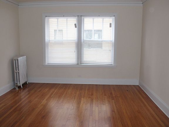 2nd image of 4748 S Woodlawn Ave APT 2W